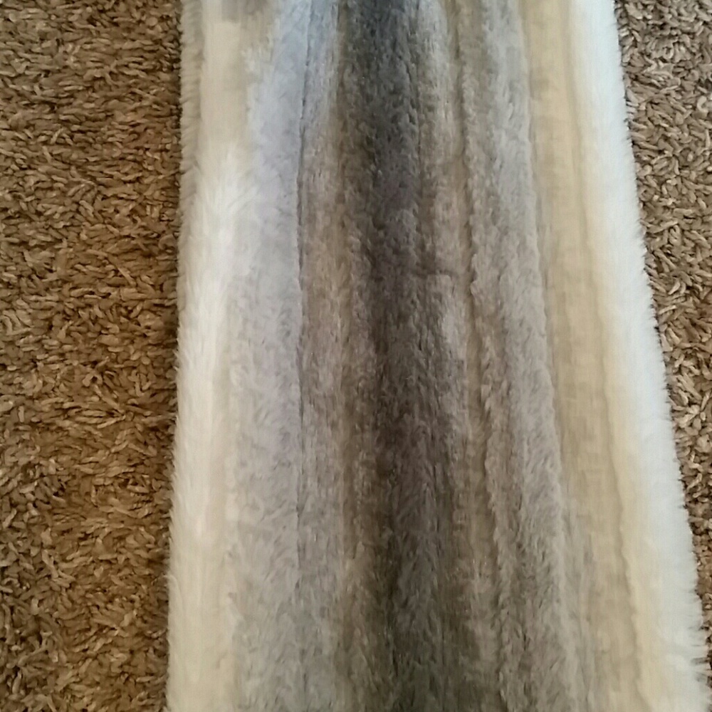 Justice Scarf - Picture 3 of 3